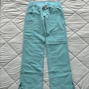 FIGS Yola Scrub Pants in Hydrogreen